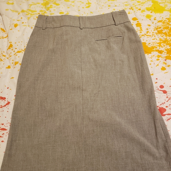 Old Navy Stretch Gray pencil skirt. Snap enclosure, zipper, and slit in front - Picture 2 of 2